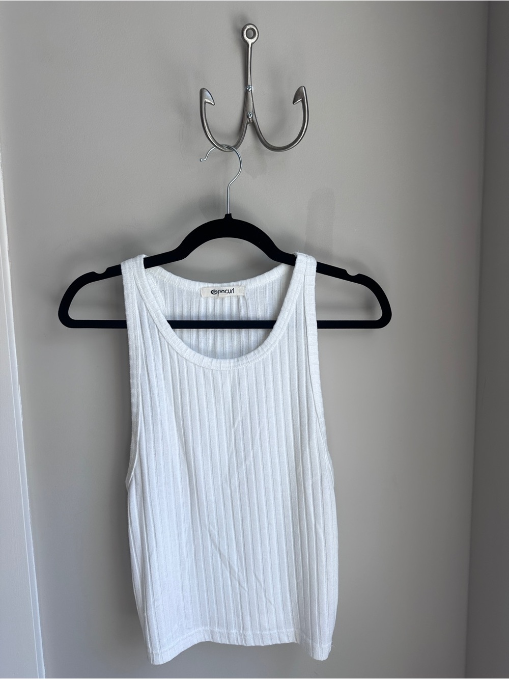 Ripcurl White Ribbed Scoop Cropped Tank - Picture 2 of 6